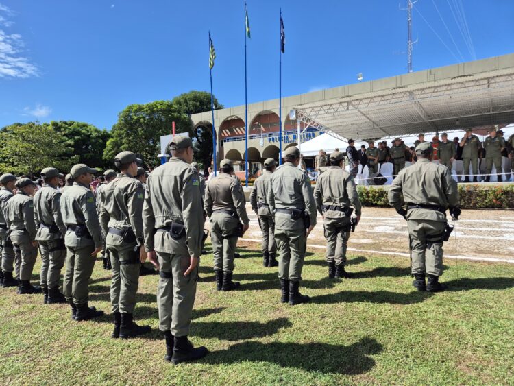 Dia de Tiradentes: PM homenageia policiais e forma turma de oficiais durante solenidade