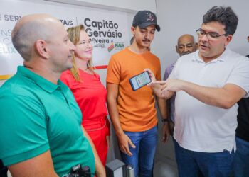 Governador visita obras e autoriza reforma de escola e implantação do Piauí Saúde Digital em Capitão Gervásio Oliveira