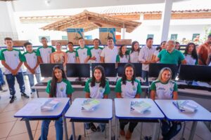 Governador visita obras e autoriza reforma de escola e implantação do Piauí Saúde Digital em Capitão Gervásio Oliveira