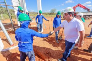 Governador visita obras e autoriza reforma de escola e implantação do Piauí Saúde Digital em Capitão Gervásio Oliveira