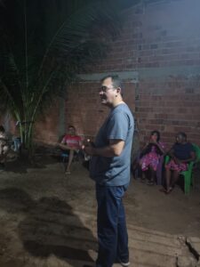 Pré-candidato a vereador, Vinício Ferreira, se reúne com moradores na zona leste da capital