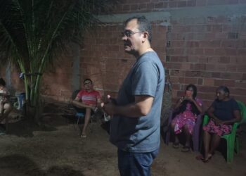 Pré-candidato a vereador, Vinício Ferreira, se reúne com moradores na zona leste da capital