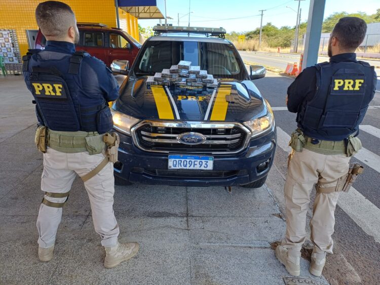 Mulher é presa transportando drogas em ônibus na cidade de Valença