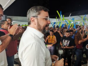 Reunião no bairro Vila Bandeirantes recebe pré-candidatos Vinício Ferreira e Fábio Novo