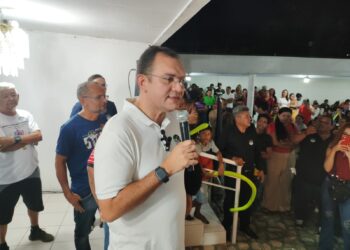 Reunião no bairro Vila Bandeirantes recebe pré-candidatos Vinício Ferreira e Fábio Novo