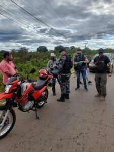 Dupla é presa com motocicleta roubada durante blitz em Campo Maior