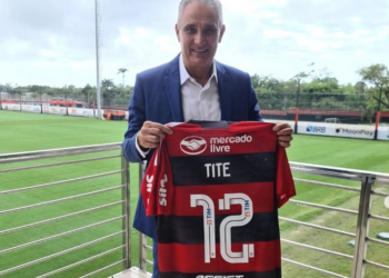 Tite, treinador do Flamengo é internado após arritmia