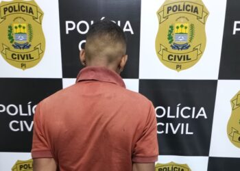 Polícia prende dois homens acusados de roubo em Teresina