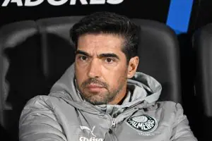 Meio-campista pede rescisão no Palmeiras e não joga mais com Abel Ferreira: “Está fora”