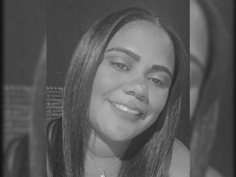 Mulher morre após ser atropelada por caminhão durante evento político