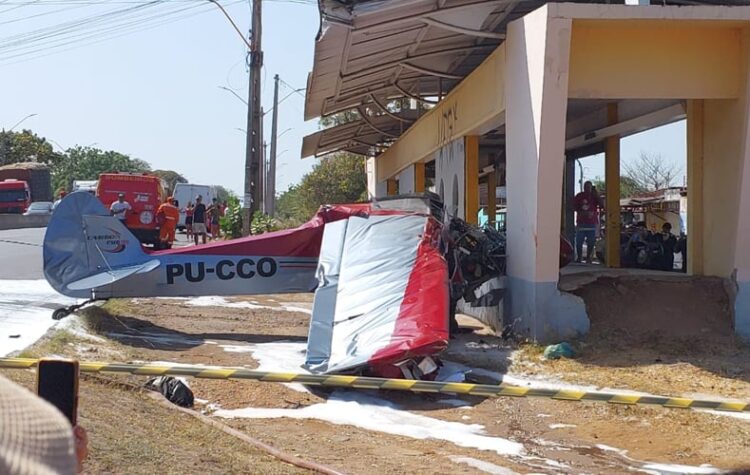 Avião de pequeno porte cai na zona sul de Teresina