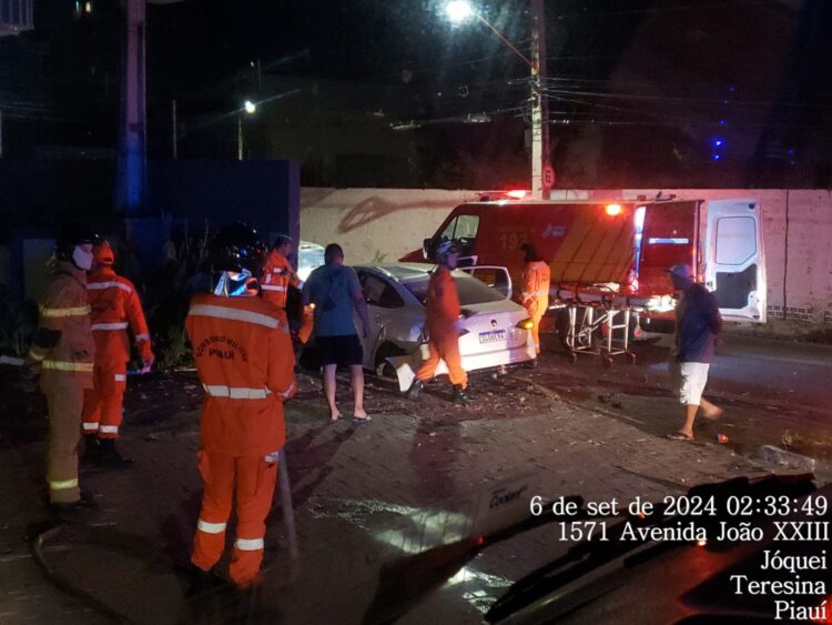 Bombeiros resgatam homem preso nas ferragens após colisão na Avenida João XXIII em Teresina