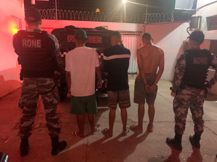 Trio que roubou veículo e cometeu diversos assaltos na zona norte de Teresina é preso após perseguição policial