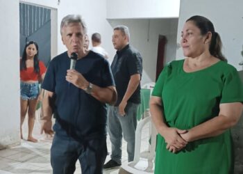 Renato Berger se reúne com moradores da Vila da Guia em Teresina