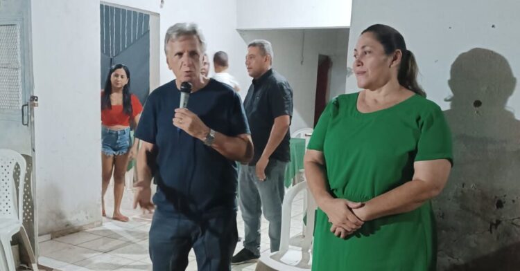 Renato Berger se reúne com moradores da Vila da Guia em Teresina