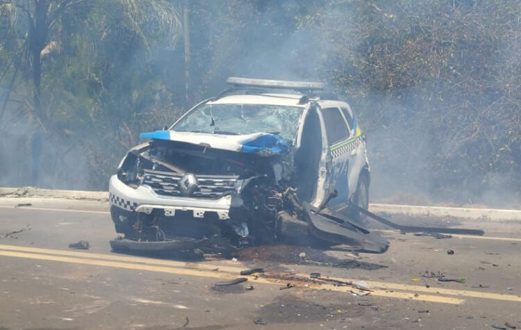 Policial militar morre após colisão entre viatura e caminhão em Teresina