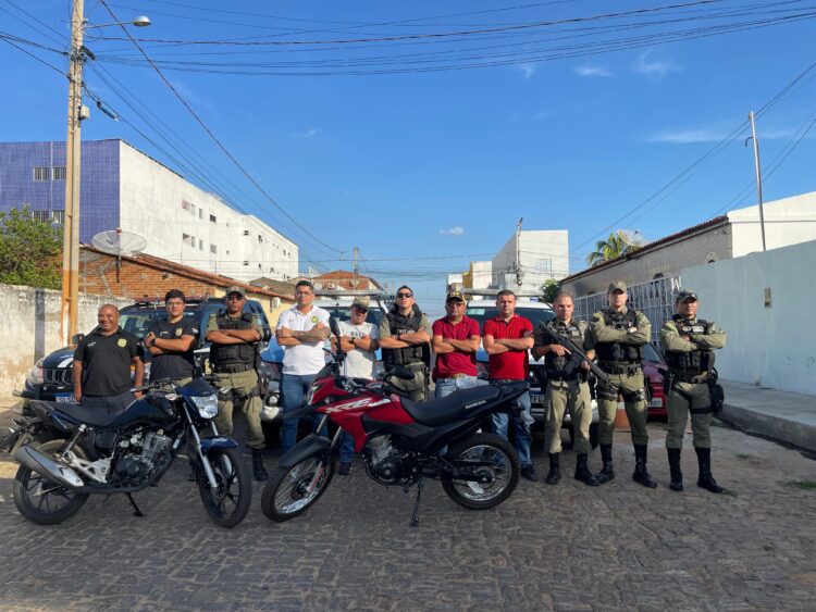 Homem é preso e adolescente é apreendido suspeitos de roubar loja de motocicletas em Paulistana