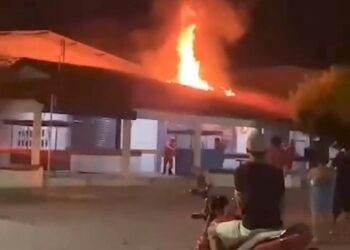 Incêndio destrói seis boxes dentro de mercado em São Raimundo Nonato