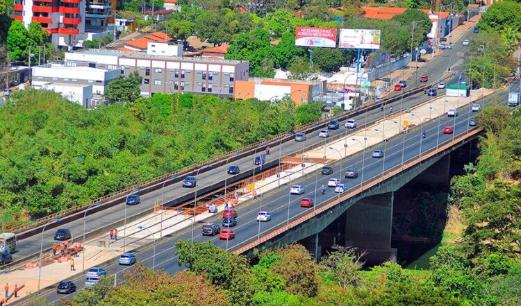 Ponte JK terá interdição parcial para obras de recuperação asfáltica no domingo (27)