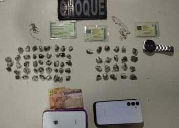 BPCHOQUE apreende drogas e celulares em posse de dupla na zona Norte de Teresina