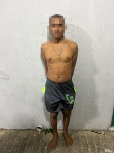 PM prende suspeitos de envolvimento com facções e apreende armas, drogas, dinheiro e coquetéis molotov em Cajueiro da Praia