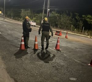 Cinco homens com mandados de prisão em aberto são presos durante blitz em Teresina