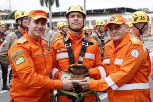 Bombeiros do Piauí concluem curso de salvamento em altura no estado de Goiás