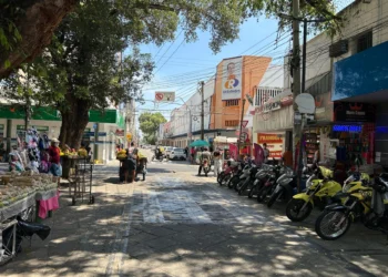 Dia de Finados: veja o que abre e o que fecha neste sábado (02) em Teresina