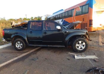 Acidente entre ônibus e pick-up deixa uma pessoa morta em Piracuruca