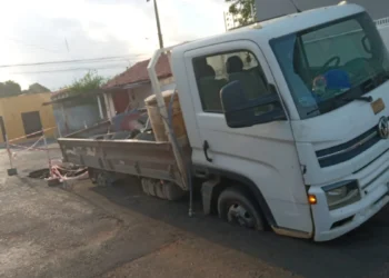 Veículo da Águas de Teresina afunda durante manutenção no Monte Castelo