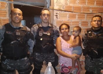 Criança engasgada com botão de ferro é salva por policiais em Timon-MA